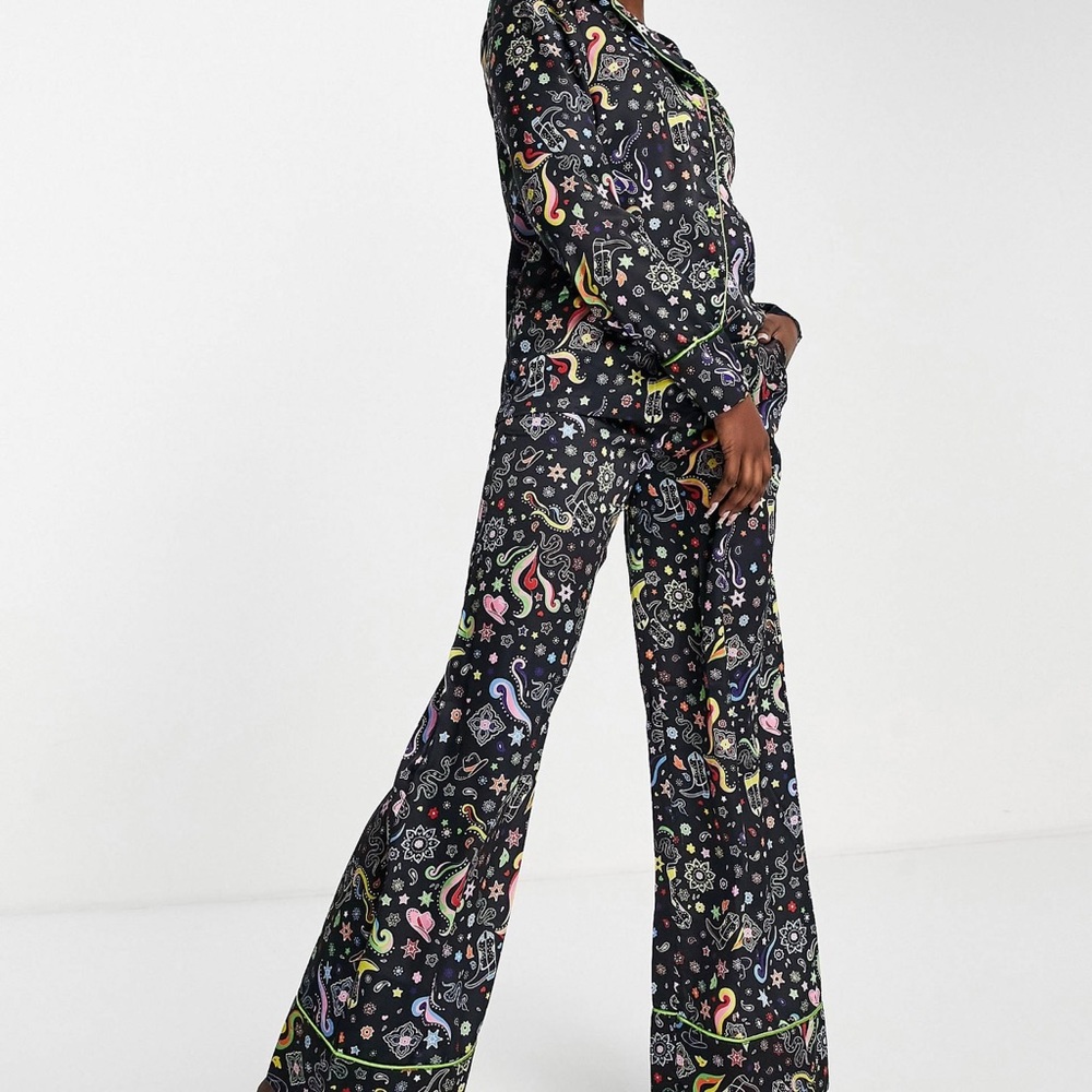 BRAND NEW NEVER WORN INSANE PAJAMA SET